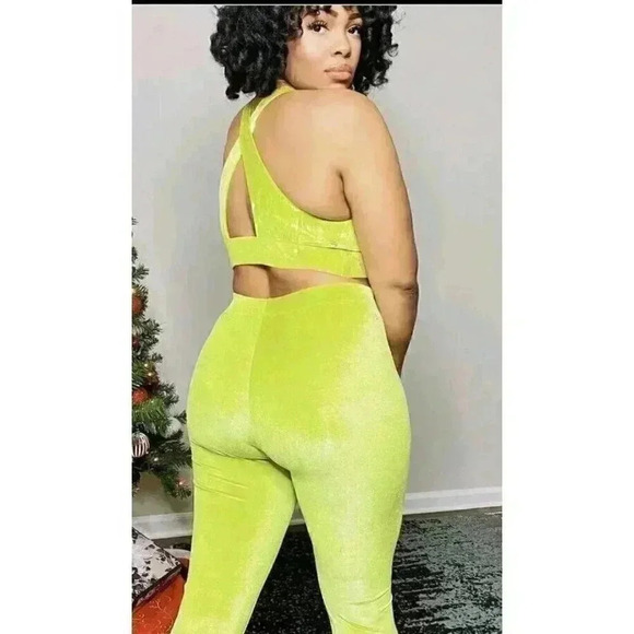 Fabletics Women’s Sports Bra Sz 2X Green Oasis Twist Front Velour GUC 😊 - Picture 2 of 8